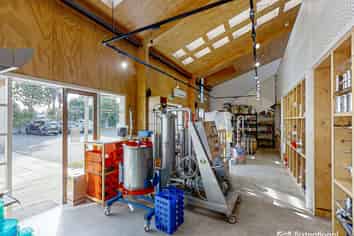 All-In-One Showroom and Storage