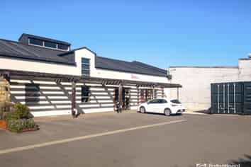 All-In-One Showroom and Storage