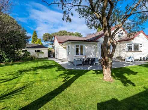 14 Rauparaha Street, Waikanae Beach