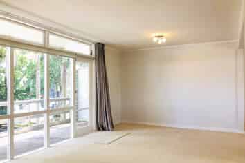 8/4 William Avenue, Greenlane