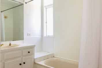 8/4 William Avenue, Greenlane