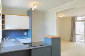 8/4 William Avenue, Greenlane