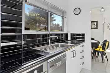 32 Cambridge Road, Judea