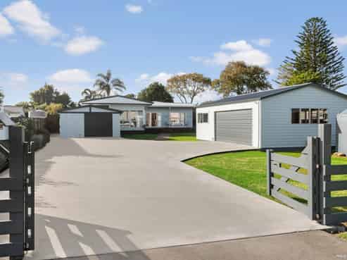 14 Puriri Road, Beachlands