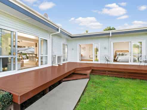 14 Puriri Road, Beachlands