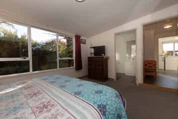 6 Shelswell Street, Westport