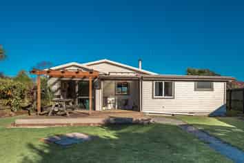 6 Shelswell Street, Westport