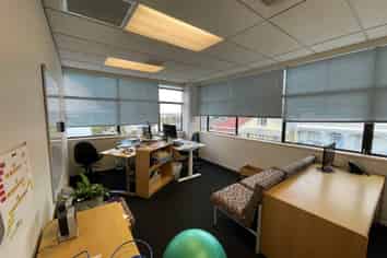 FRINGE OFFICE WITH VIEWS