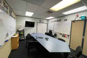 FRINGE OFFICE WITH VIEWS