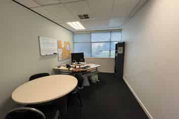 FRINGE OFFICE WITH VIEWS