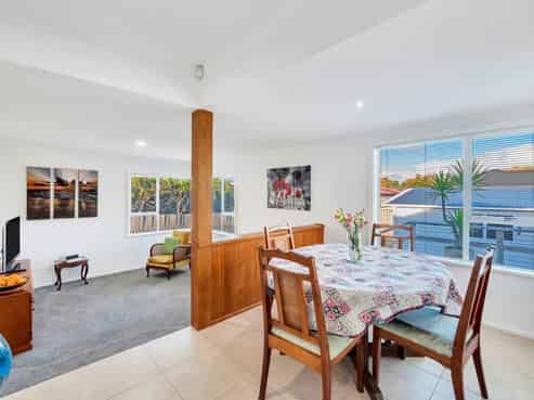 9 Woodside Road, Massey