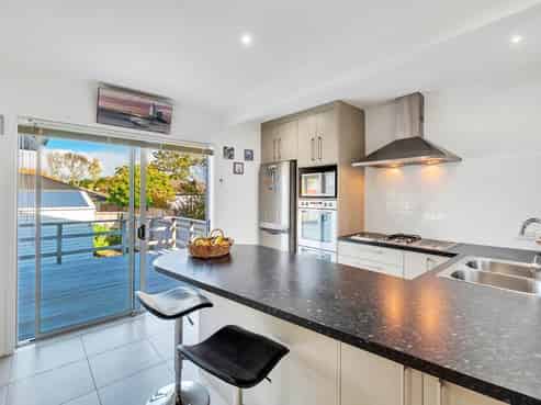 9 Woodside Road, Massey