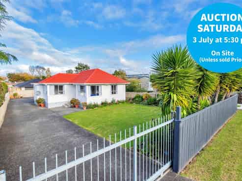 9 Woodside Road, Massey