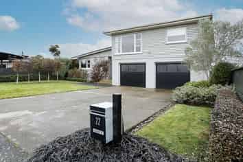 22 Cruickshank Crescent, Rosedale