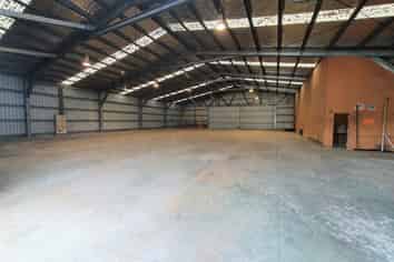 Impressive industrial in Broadlands