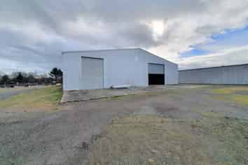 Impressive industrial in Broadlands