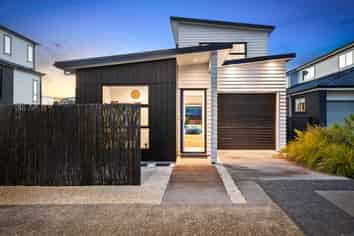 9 Turutu Place, Long Bay