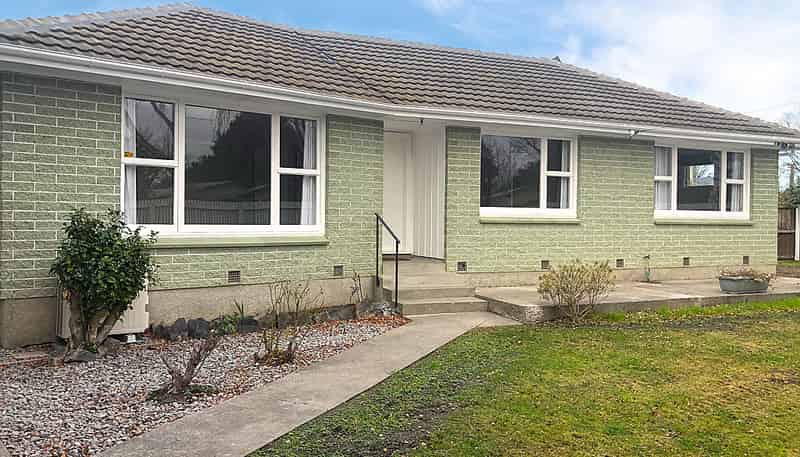 86 Crofton Road, Harewood