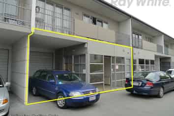 Suit one man band 60m2* Warehouse/Office