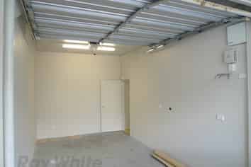 Suit one man band 60m2* Warehouse/Office