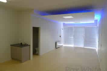 Suit one man band 60m2* Warehouse/Office