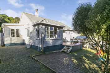 10 Victory Avenue, Karori