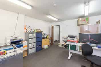 PREMIUM INDUSTRIAL INVESTMENT