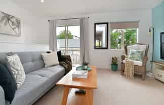 2/33 Fields Parade, Oteha