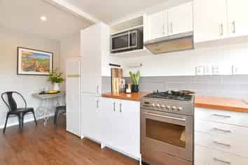 2/33 Fields Parade, Oteha