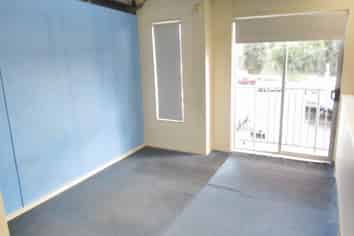 146M² WAREHOUSE IN PAPATOETOE