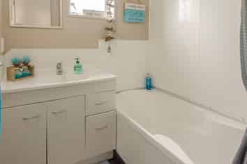 6 Pine Avenue, Kainga