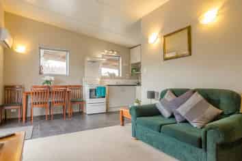 6 Pine Avenue, Kainga