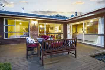 44 Rakiura Parade, Otatara