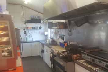 5 Day Lunchbar! Turnover $8K per week..!