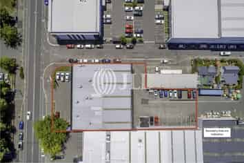 Four Avenue Warehouse with Showroom