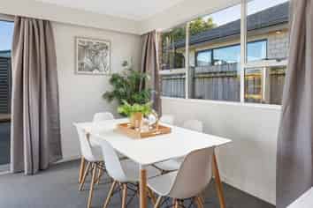 30C Paynters Avenue, Strandon