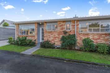 30C Paynters Avenue, Strandon