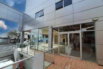 PRIME LOCATION, HUGE EXPOSURE