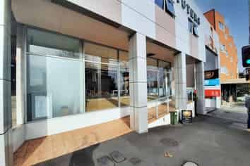 PRIME LOCATION, HUGE EXPOSURE