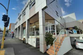 PRIME LOCATION, HUGE EXPOSURE