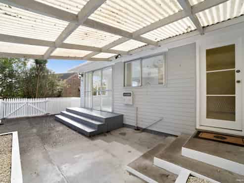 22B Chivalry Road, Glenfield