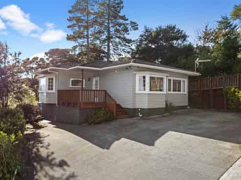 518E West Coast Road, Oratia