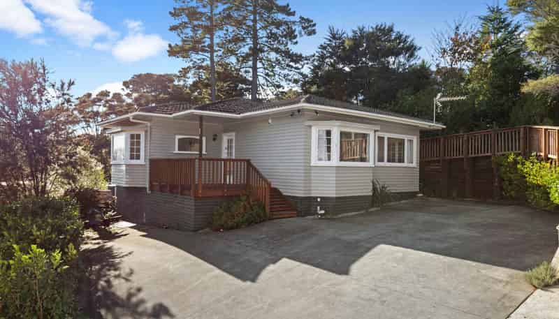 518E West Coast Road, Oratia