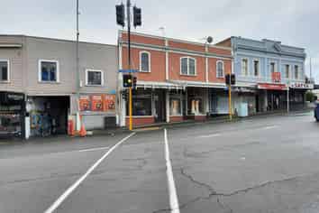 RARE LIVE / WORK RETAIL WITH HUGE EXPOSURE