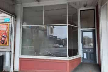 RARE LIVE / WORK RETAIL WITH HUGE EXPOSURE