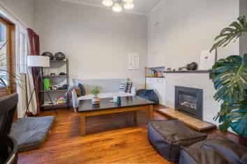 1004 Outram Road, Akina