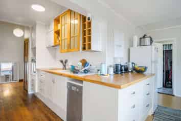 1004 Outram Road, Akina