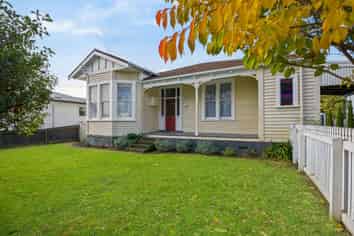 1004 Outram Road, Akina