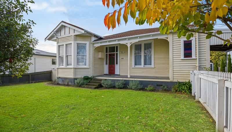 1004 Outram Road, Akina