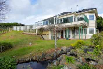 1406 Awhitu Road, Pollok